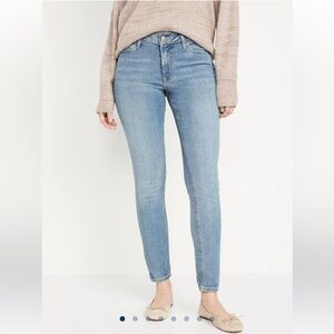 Old Navy Rockstar Super Skinny mid rise jeans size 4